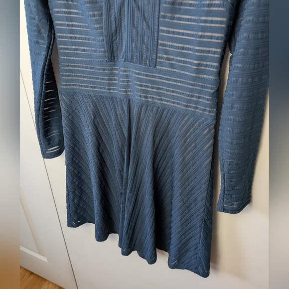 BCBG MAXAZRIA Navy Blue Fit Flare Dress Size Small Stripes Long Sleeves - Picture 4 of 11